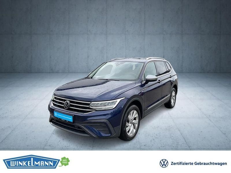 Blau Gebraucht 2022 VW Tiguan Allspace Life SUV | 25.450 € (Superpreis) - Bild 1/3