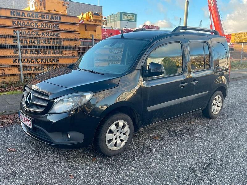 Schwarz Gebraucht 2015 Mercedes Citan 109 Kombi | 6.500 € (Guter Preis) - Bild 1/4