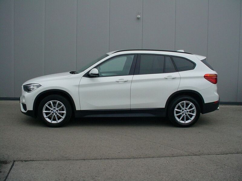 Weiß Gebraucht 2019 BMW X1 Sport Line SUV | 18.999 € (Fairer Preis) - Bild 1/4