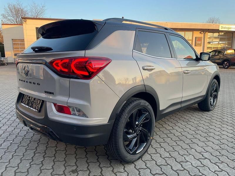 Neu KGM Korando 163 PS (119 kW) 2026 Beige SUV
