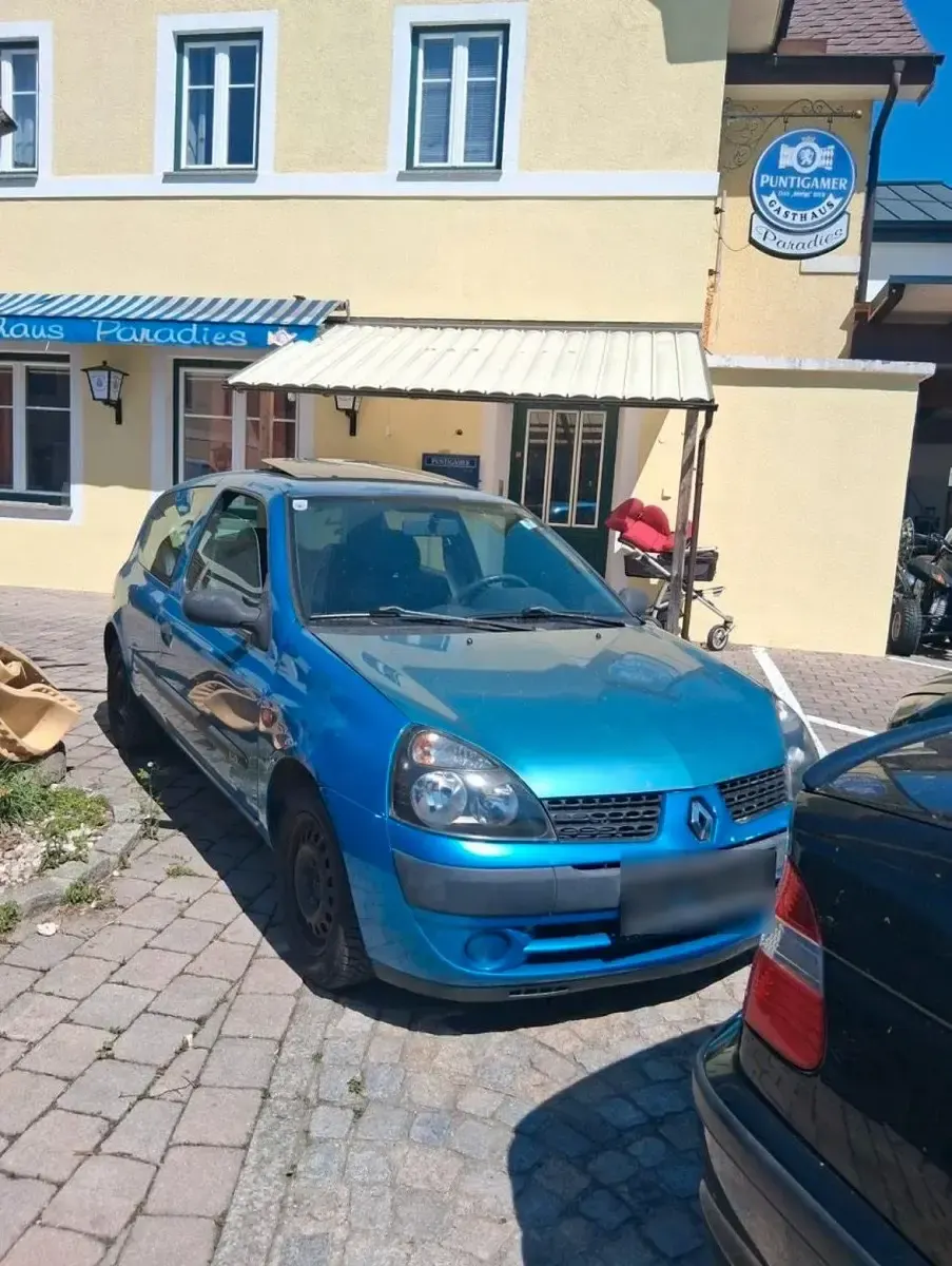 Second-hand Renault Clio II 75 CP (55 kW) 2002 Albastru Hatchback