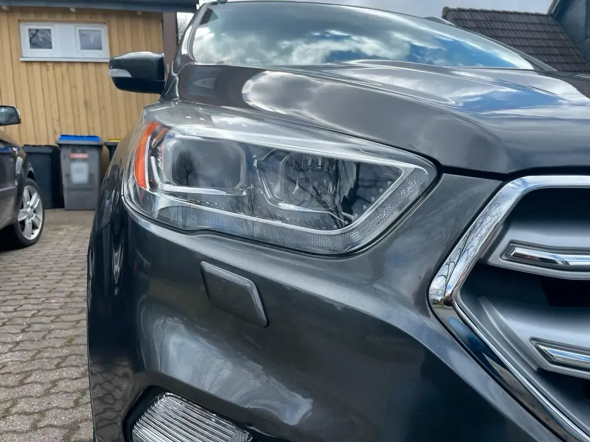 Gebraucht Ford Kuga Titanium 182 PS (133 kW) 2017 Grau SUV