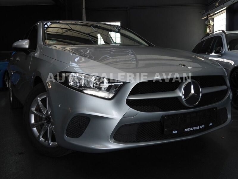 Silber Gebraucht 2019 Mercedes A200 Limousine | 18.900 € (Guter Preis) - Bild 1/4