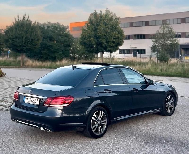 Grau Gebraucht 2016 Mercedes E350 Limousine | 17.750 € (Superpreis) - Bild 1/4