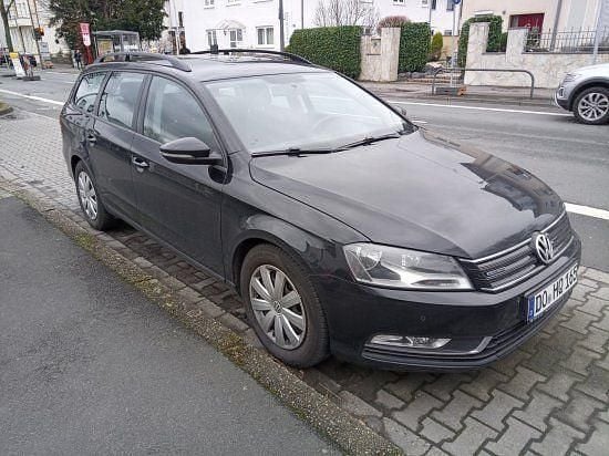 Gebraucht VW Passat Trendline 105 PS (77 kW) 2013 Deep black perleffekt Kombi