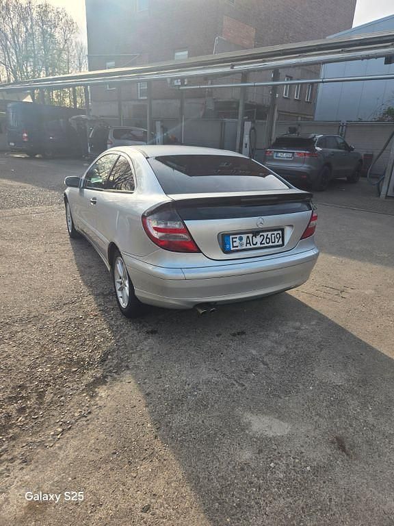 Gebraucht Mercedes C180 129 PS (94 kW) 2002 Silber Coupé