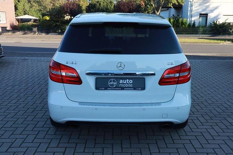 Gebraucht Mercedes B180 109 PS (80 kW) 2014 Weiß Van / Kleinbus
