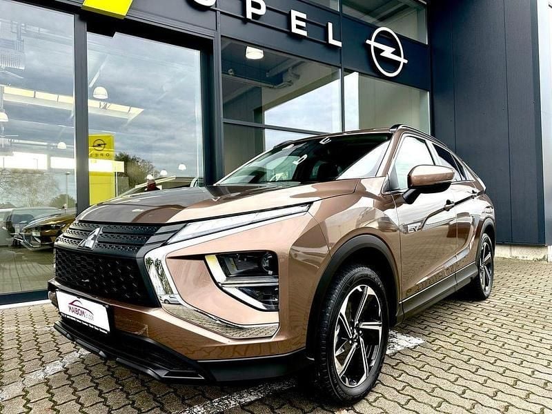 Bronzebraun (m) Gebraucht 2022 Mitsubishi Eclipse Cross Basis SUV | 22.980 € (Guter Preis) - Bild 1/4