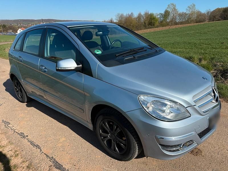 Gebraucht Mercedes B180 115 PS (84 kW) 2010 Blau Van / Kleinbus