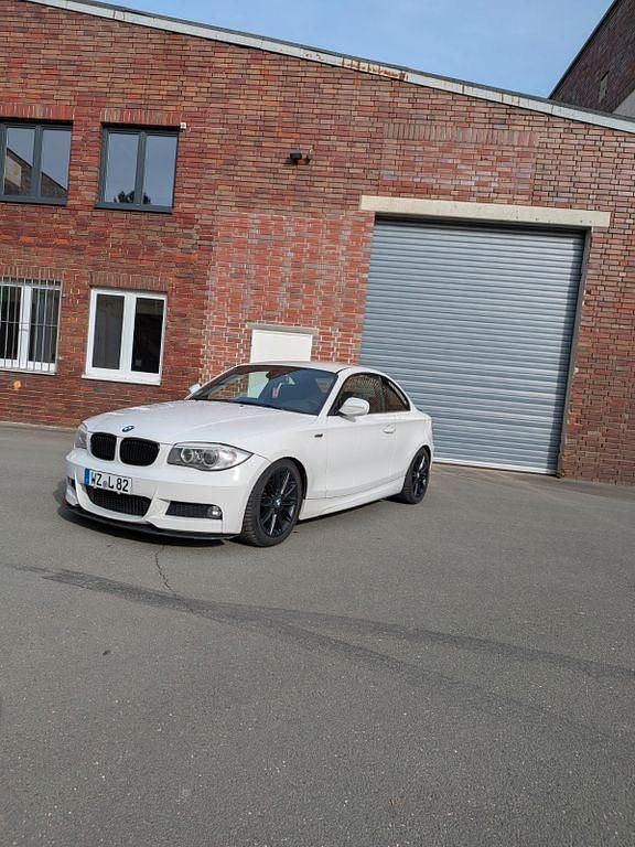 Gebraucht BMW 120 Performance 177 PS (130 kW) 2012 Weiß Kleinwagen