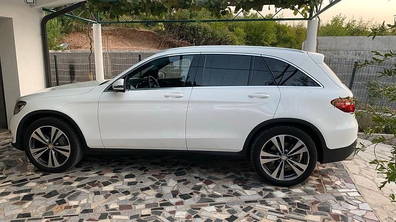 Weiß Gebraucht 2015 Mercedes GLC250 SUV | 23.400 € (Fairer Preis) - Bild 1/4
