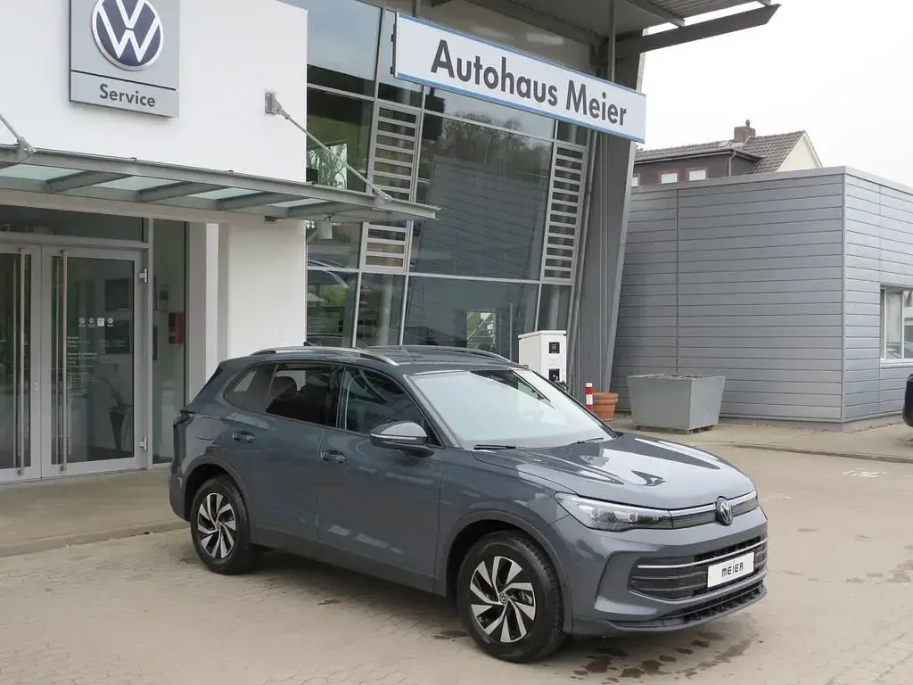 Neu VW Tiguan Life 150 PS (110 kW) 2026 Grau SUV