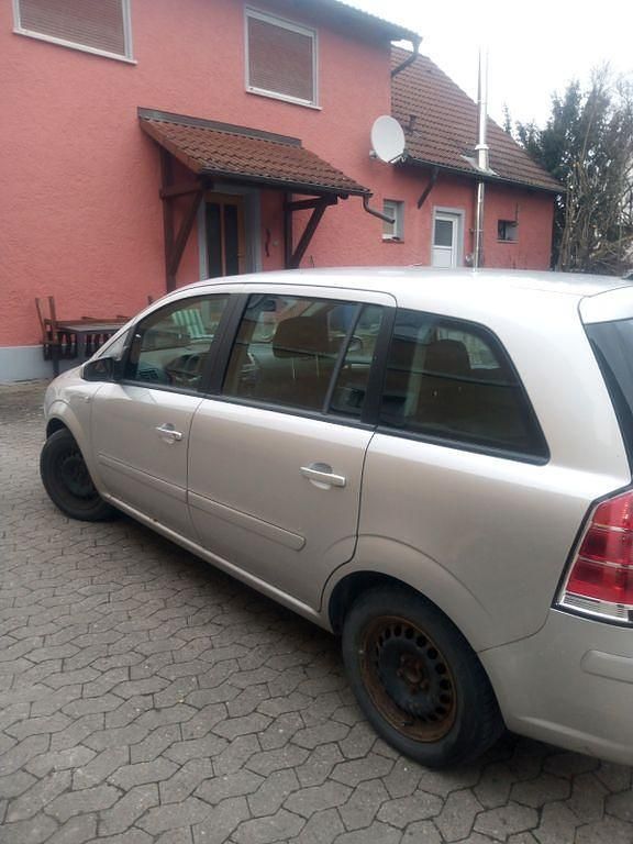 Silber Gebraucht 2006 Opel Zafira Van / Kleinbus | 600 € (Superpreis) - Bild 1/4