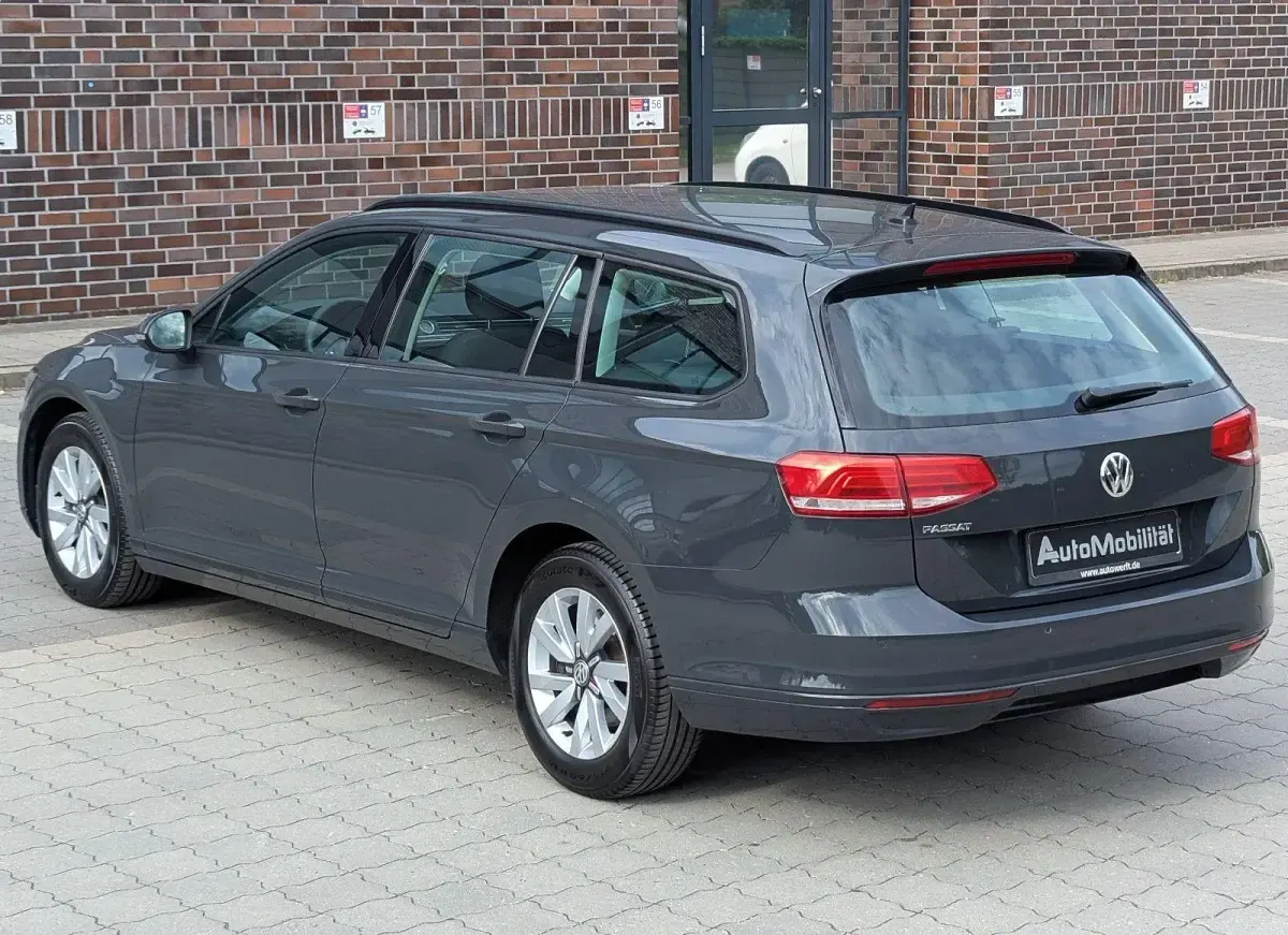Gebraucht VW Passat Trendline 150 PS (110 kW) 2018 Grau Kombi