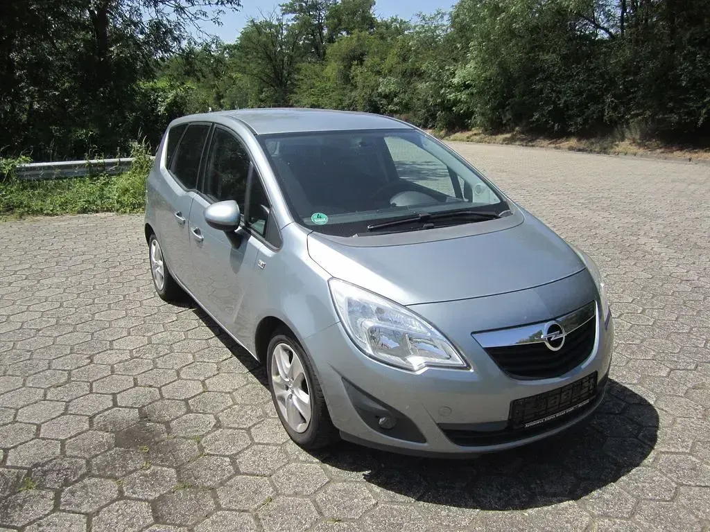 Gebraucht Opel Meriva Design Edition 120 PS (88 kW) 2011 Silber Van / Kleinbus