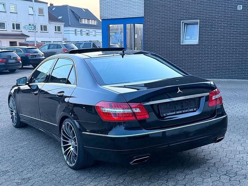 Gebraucht Mercedes E500 387 PS (284 kW) 2010 Schwarz Limousine