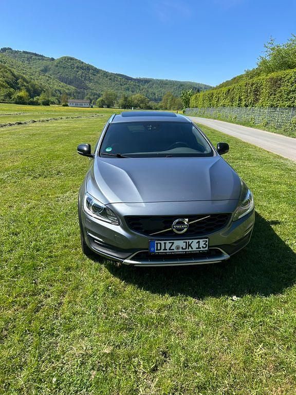 Gebraucht Volvo V60 CC Pro 245 PS (180 kW) 2017 Grau Kombi