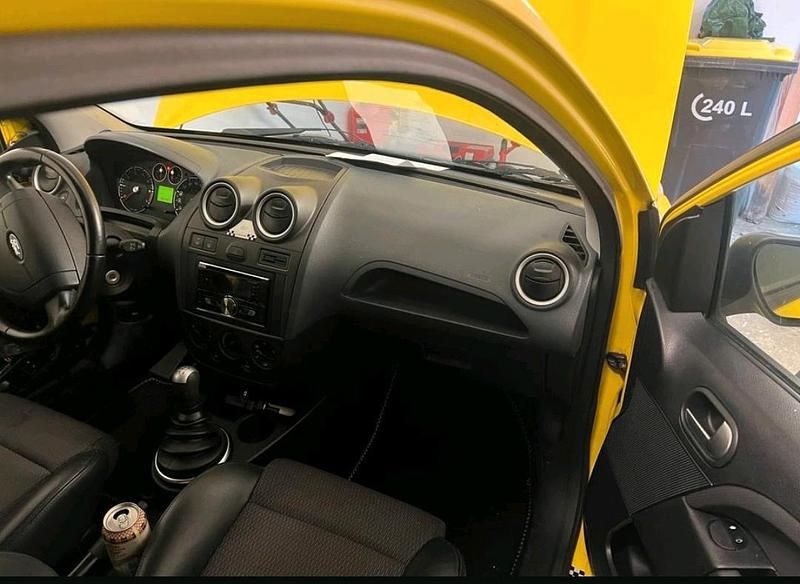 Gelb Gebraucht 2007 Ford Fiesta Kleinwagen | 1.200 € (Guter Preis) - Bild 1/4