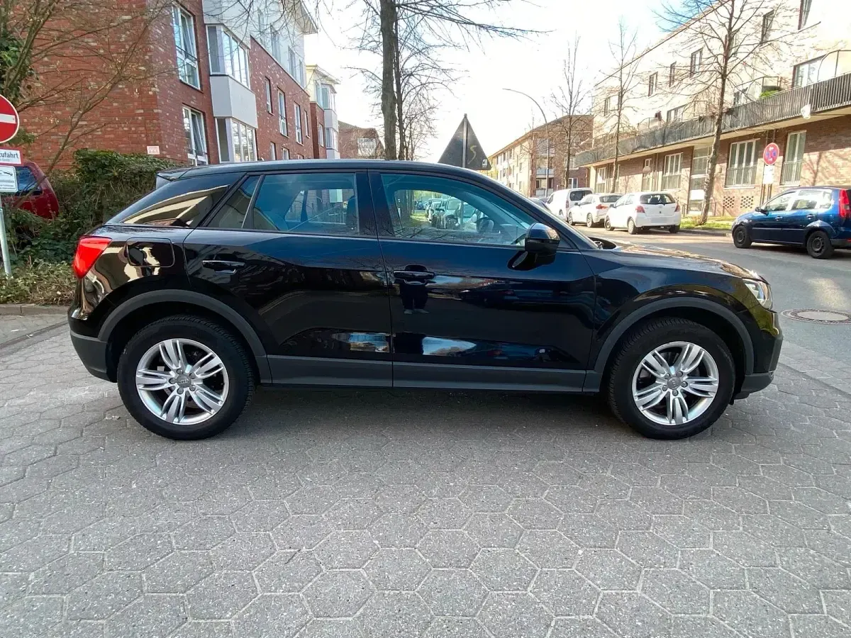Usata Audi Q2 Basis 116 CV (85 kW) 2017 Nero SUV