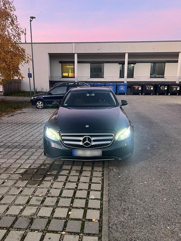 Gebraucht Mercedes E200 Avantgarde 184 PS (135 kW) 2018 Schwarz Limousine