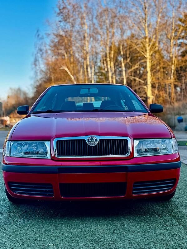 Używany Skoda Octavia 110 KM (80 kW) 2004 Czerwony Sedan/Limuzyna