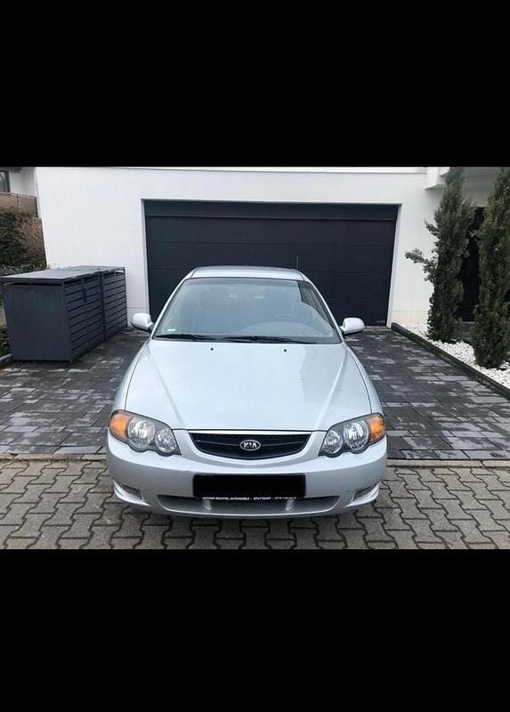 Gebraucht Kia Shuma 102 PS (75 kW) 2001 Silber Kleinwagen