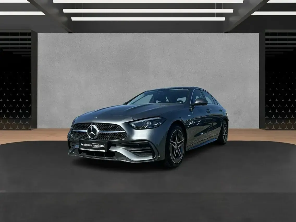 Gebraucht Mercedes C300 204 PS (150 kW) 2025 Metalliclack selenitgrau Limousine