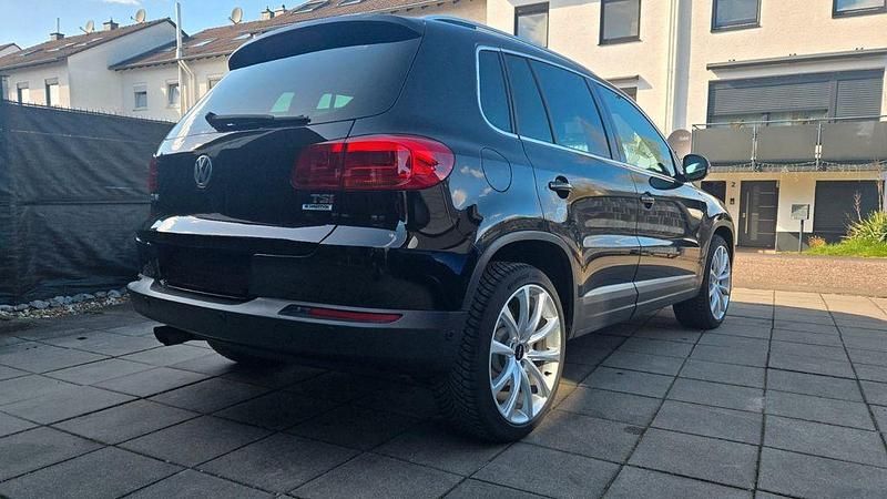 Gebraucht VW Tiguan LOUNGE 125 PS (91 kW) 2016 Schwarz SUV