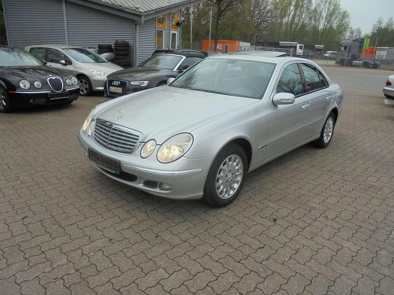 Brillantsilber metalliclack Gebraucht 2004 Mercedes E280 Limousine | 6.499 € (Fairer Preis) - Bild 1/4