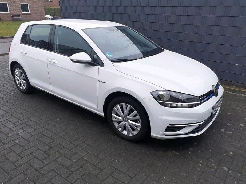 Gebraucht VW Golf VIII Comfortline 130 PS (95 kW) 2020 Weiß Limousine