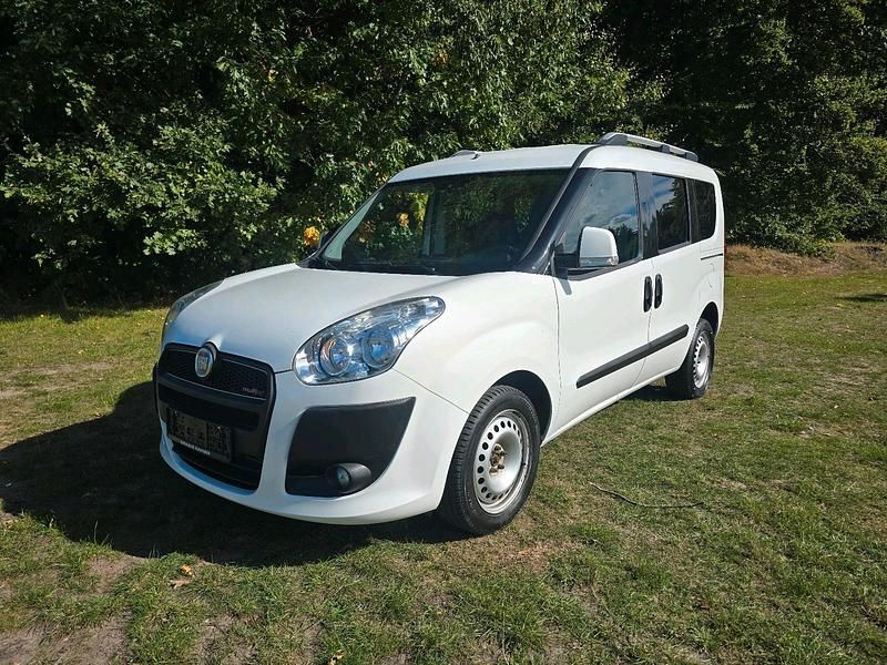 Weiß Gebraucht 2013 Fiat Doblò Van / Kleinbus | 4.499 € (Fairer Preis) - Bild 1/4
