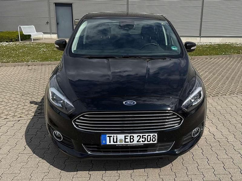 Gebraucht Ford S-MAX Titanium 190 PS (139 kW) 2019 Schwarz Van / Kleinbus