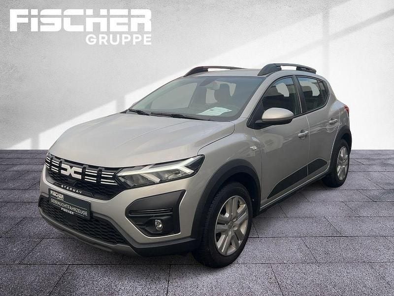 Grau Gebraucht 2024 Dacia Sandero Expression Kleinwagen | 16.790 € (Guter Preis) - Bild 1/4