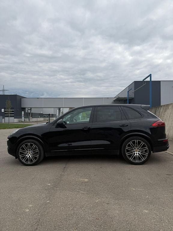 Second-hand Porsche Cayenne Platinum Edition 262 CP (192 kW) 2017 Negru SUV