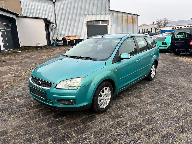 Grün Gebraucht 2007 Ford Focus Kombi | 2.200 € (Fairer Preis) - Bild 1/4