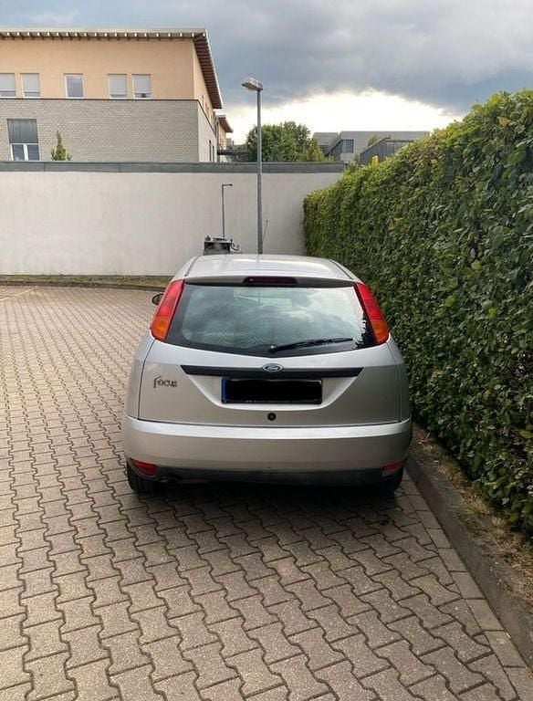 Gebraucht Ford Focus Futura 131 PS (96 kW) 1999 Silber Limousine