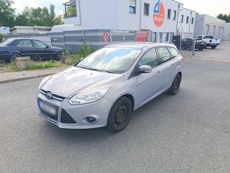 Silber Gebraucht 2011 Ford Focus Ambiente Kombi | 2.200 € - Bild 1/4