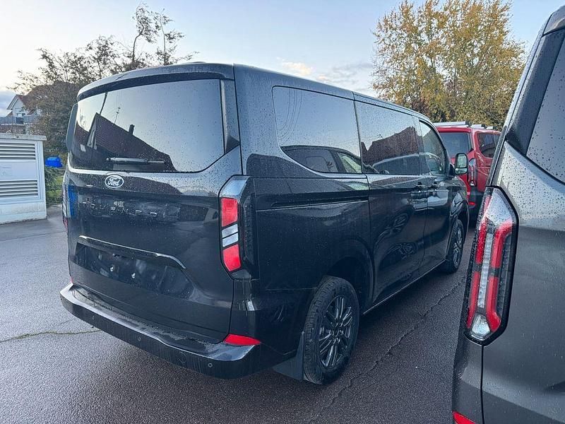 Neu Ford Tourneo Titanium 150 PS (110 kW) 2025 Schwarz Van / Kleinbus