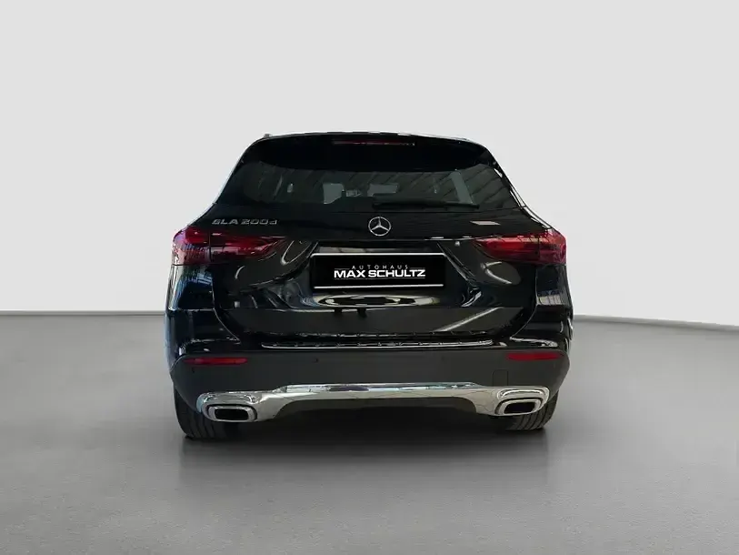 Gebraucht Mercedes GLA200 150 PS (110 kW) 2025 Metalliclack kosmosschwarz SUV
