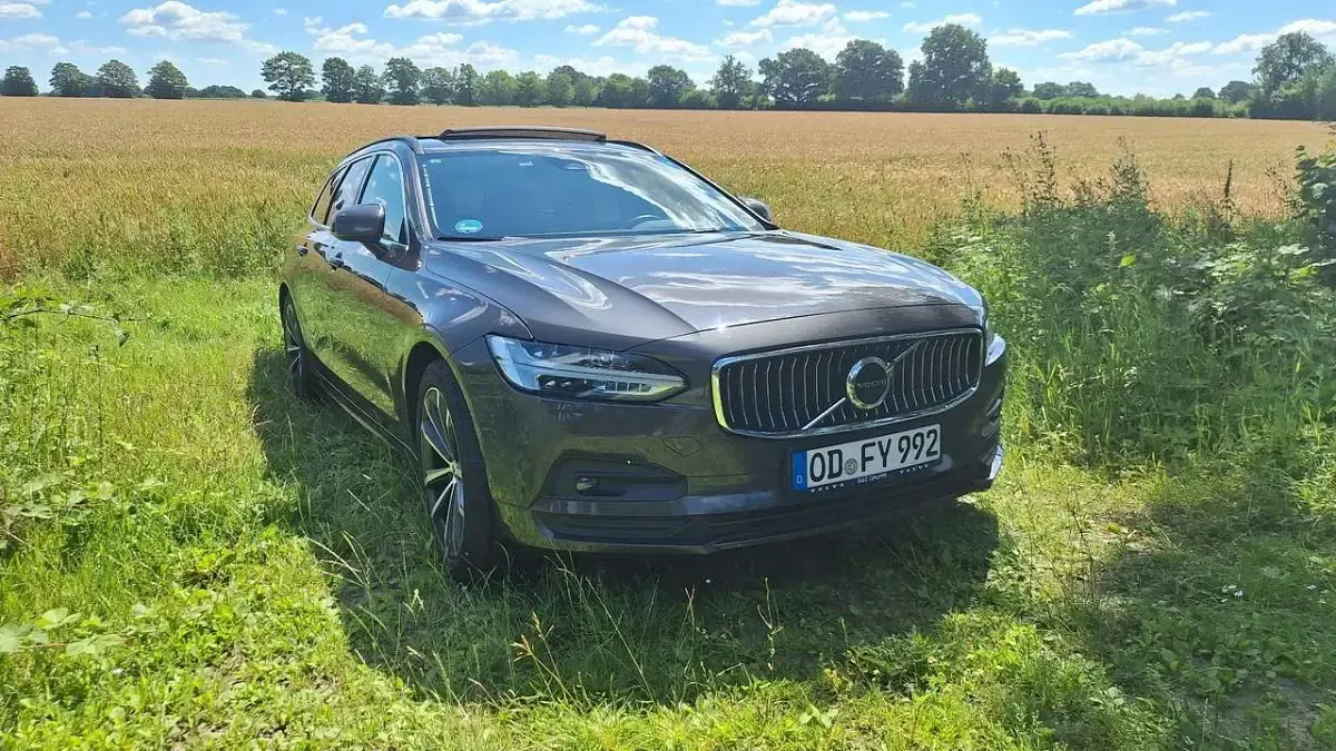 Gebraucht Volvo V90 Momentum 235 PS (172 kW) 2021 Grau Kombi