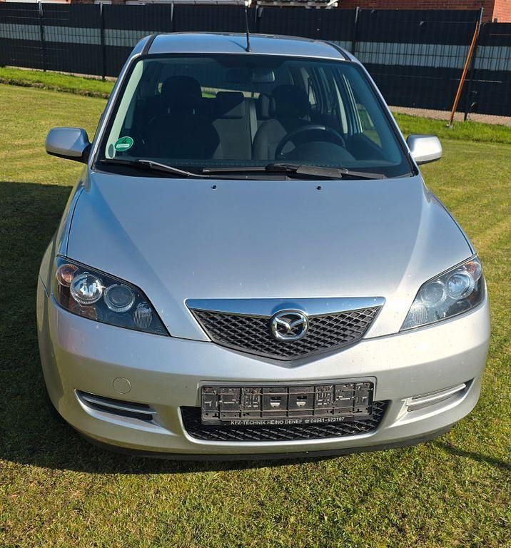 Silber Gebraucht 2007 Mazda 2 Active Limousine | 1.600 € (Guter Preis) - Bild 1/4