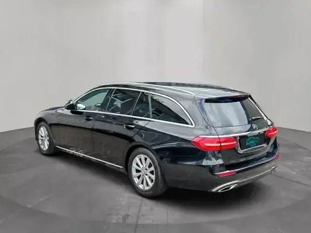 Gebraucht Mercedes E220 Avantgarde 194 PS (142 kW) 2017 Schwarz Limousine
