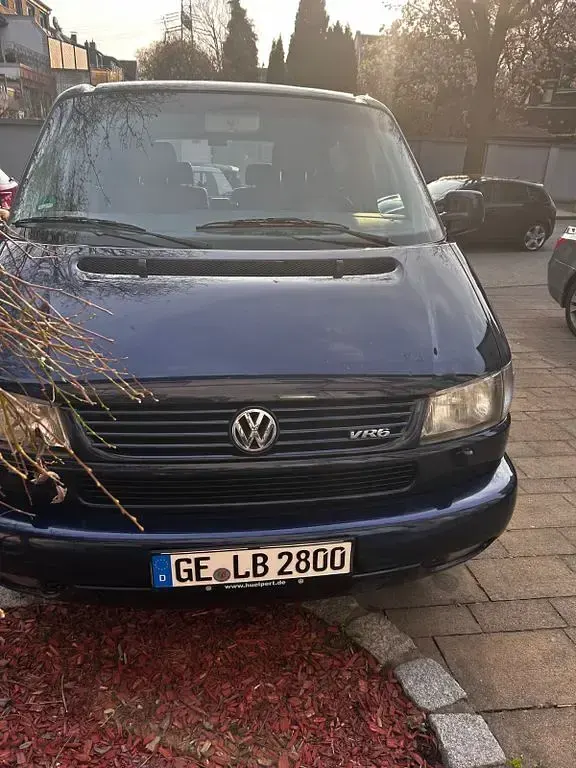 Second-hand VW Caravelle 140 CP (102 kW) 2000 Albastru Van