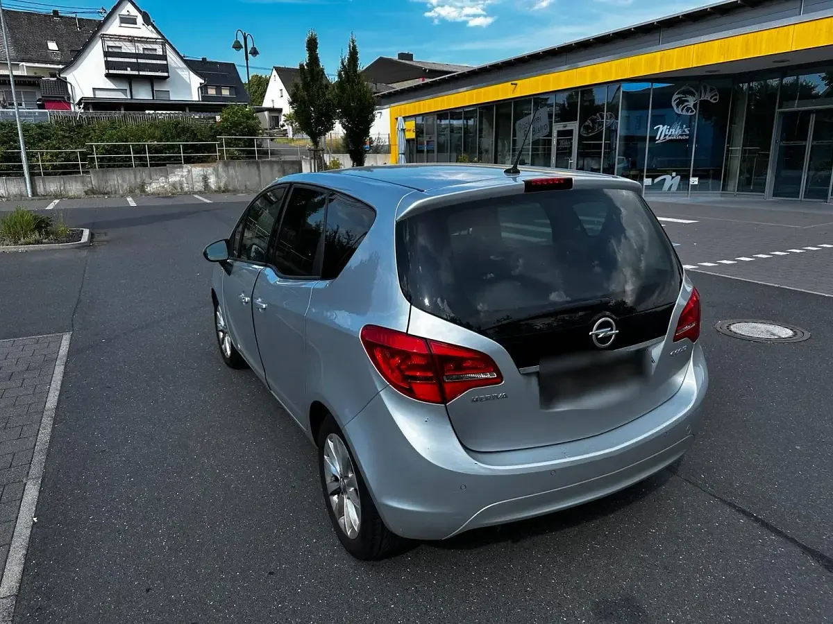 Gebraucht Opel Meriva 120 PS (88 kW) 2012 Silber Van / Kleinbus