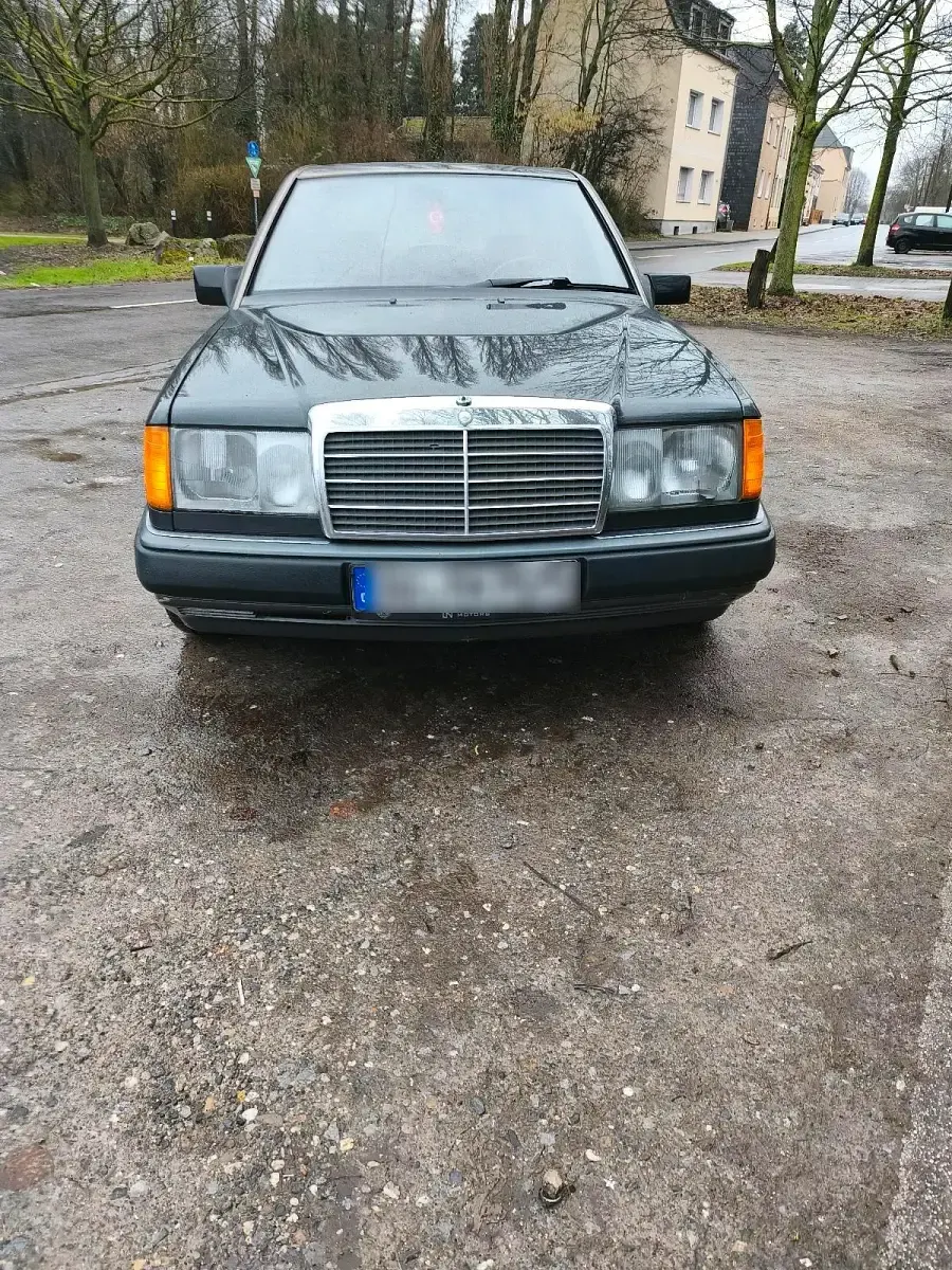 Gebraucht Mercedes E230 132 PS (97 kW) 1991 Grau Limousine