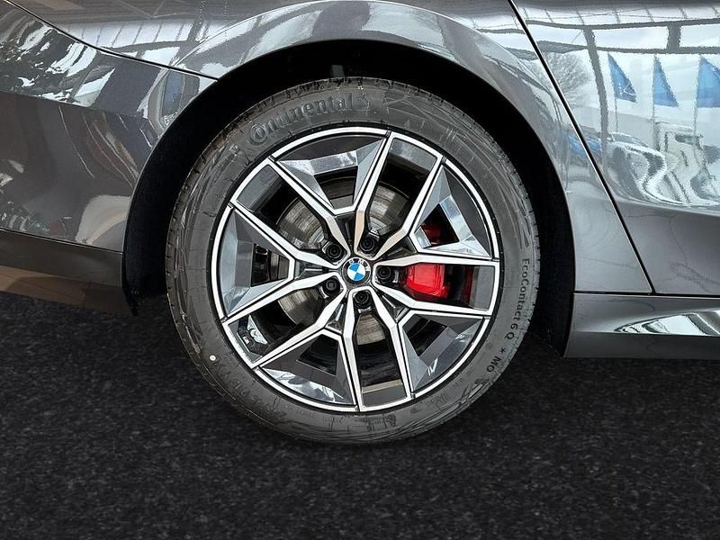 Neu BMW 520 M Sport 197 PS (144 kW) 2025 Sophistograu brillanteffekt metallic Limousine