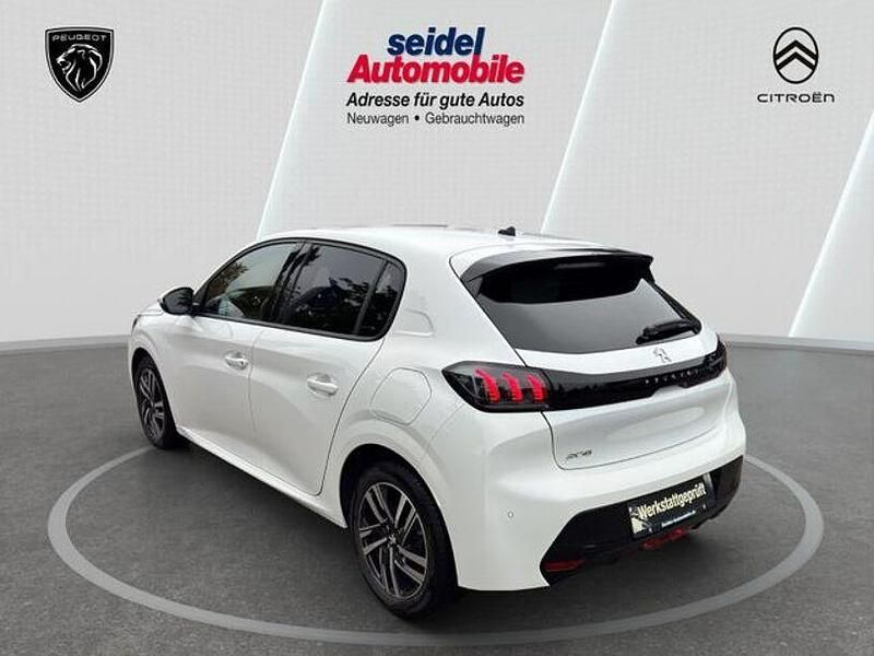 Gebraucht Peugeot 208 Allure 101 PS (74 kW) 2021 Weiß Kleinwagen