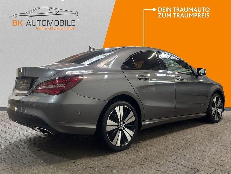 Gebraucht Mercedes CLA180 Urban 122 PS (89 kW) 2018 Grau Limousine