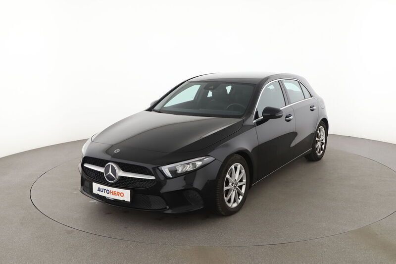 Schwarz Gebraucht 2020 Mercedes A200 Limousine | 22.110 € (Fairer Preis) - Bild 1/4