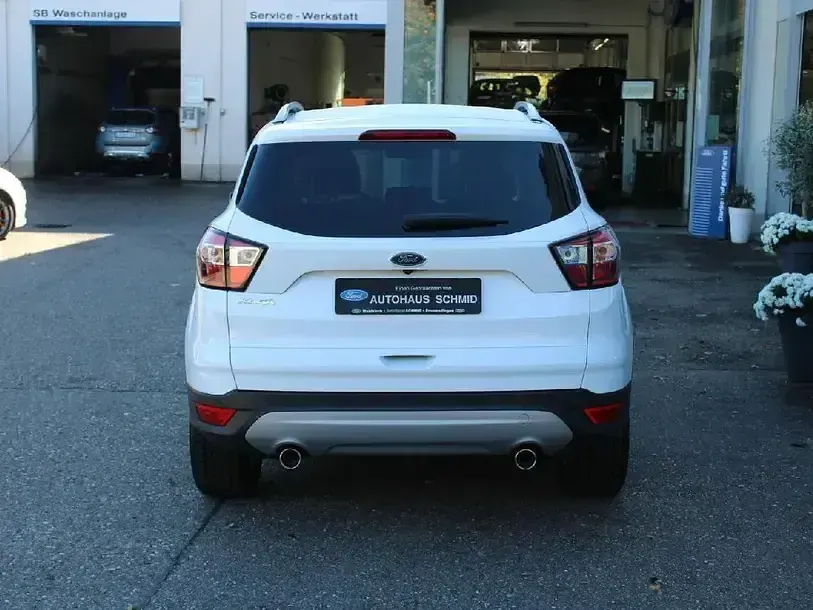 Gebraucht Ford Kuga Titanium 150 PS (110 kW) 2017 Weiß SUV